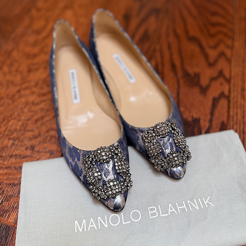 NWT Manolo Blahnik Hangisflat Jewel Buckle Flat Pumps Size 7 / IT 37